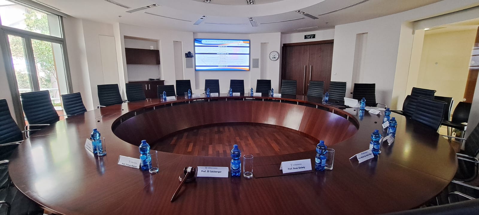 A conference round room in SNI